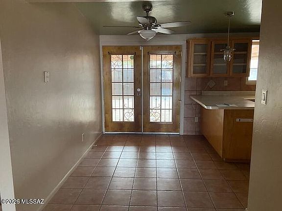 5th image of 833 W Hawaii Dr