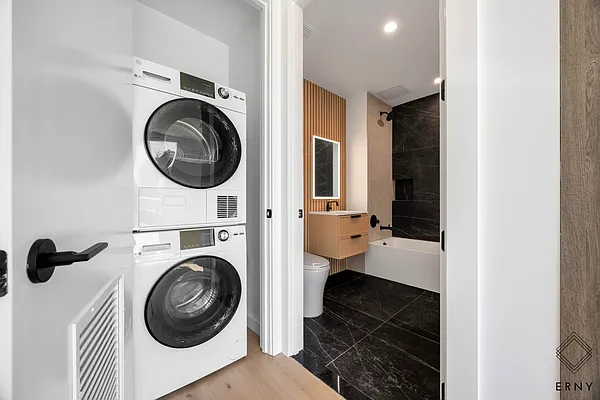 Bathroom, photo 1
