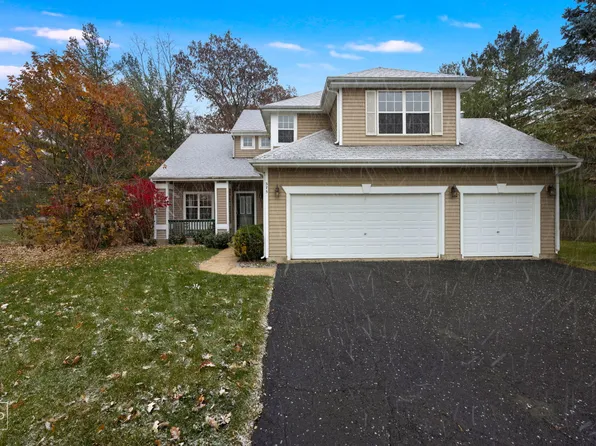 373 Haywood Cir, Round Lake, IL 60073