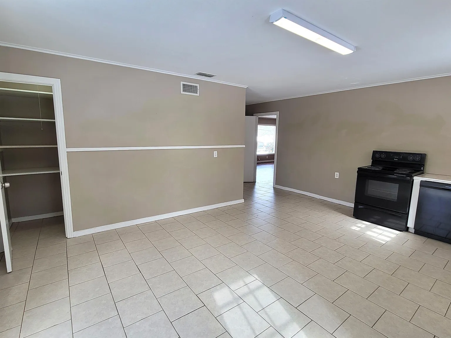 1218 Graham Drive - 1 — Photo 4