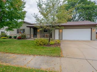 1816 W Cloverdale Dr, Appleton, WI 54914