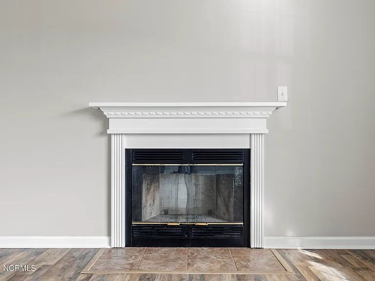 305 Foxridge Ln — Photo 14