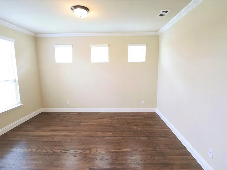 5070 Kerstyn Dr — Photo 8