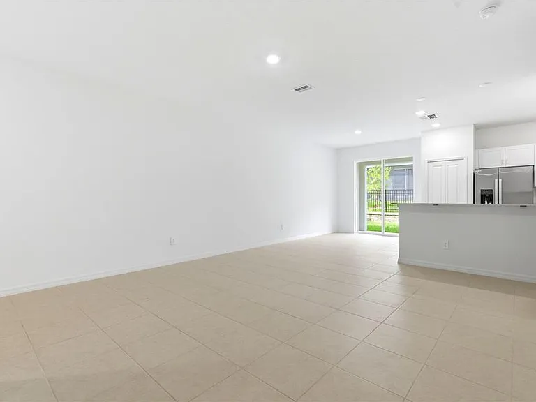 9851 Feaster Dr — Photo 9