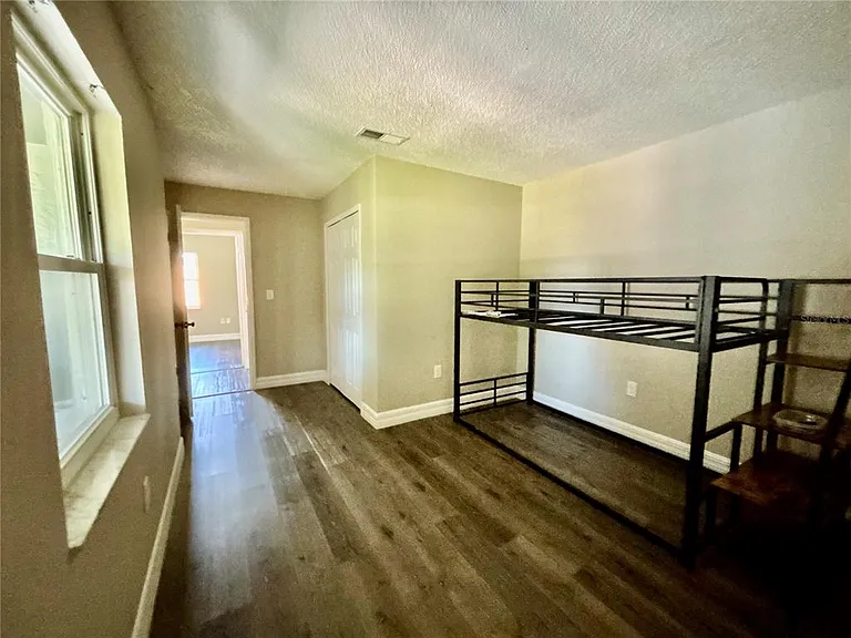 504 Blackbird Ln — Photo 17