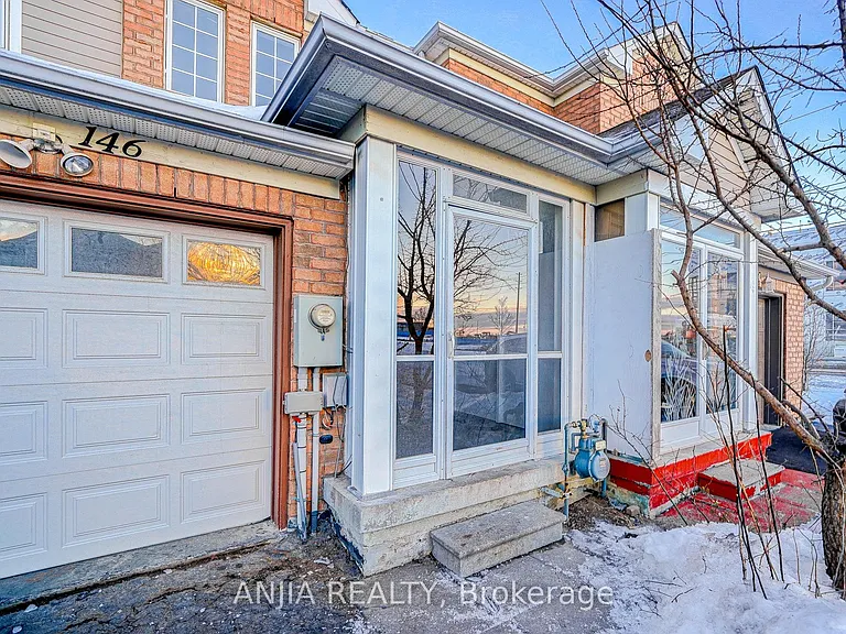 146 Billingsley Cres — Photo 2