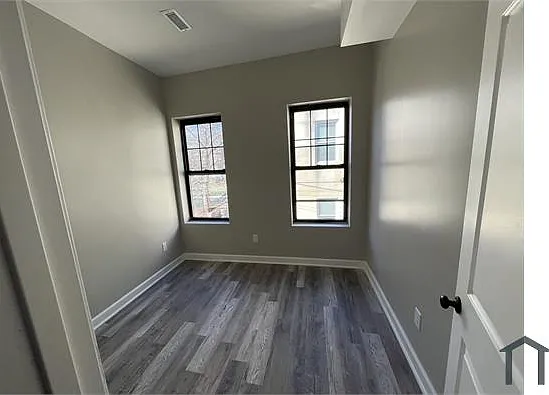 220 E 22nd St #1 — Photo 7