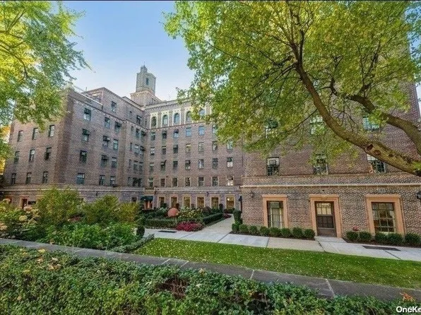 160 Middle Neck Road #3F, Great Neck, NY 11021