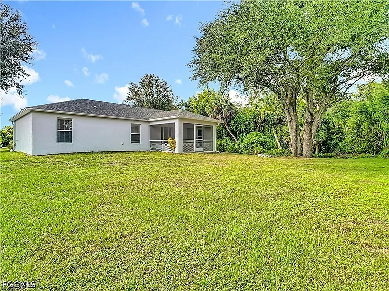 18522 Robinson Ave — Photo 34