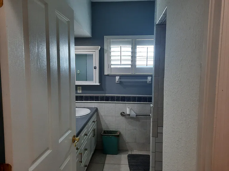 5048 Maplewood Dr #1 — Photo 16