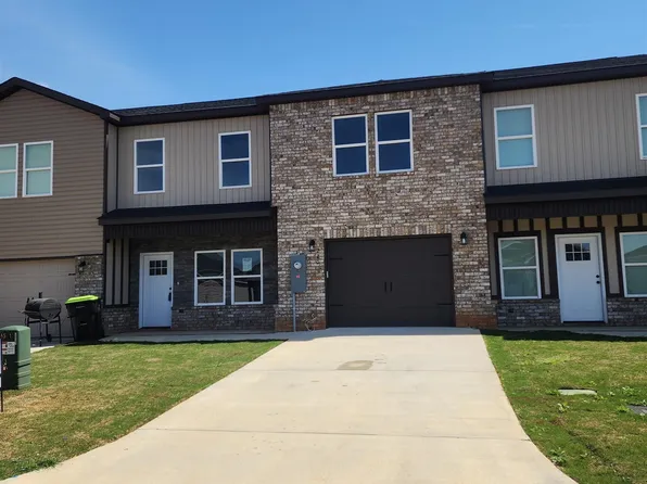 220 Beau Claire Cir, Byron, GA 31008