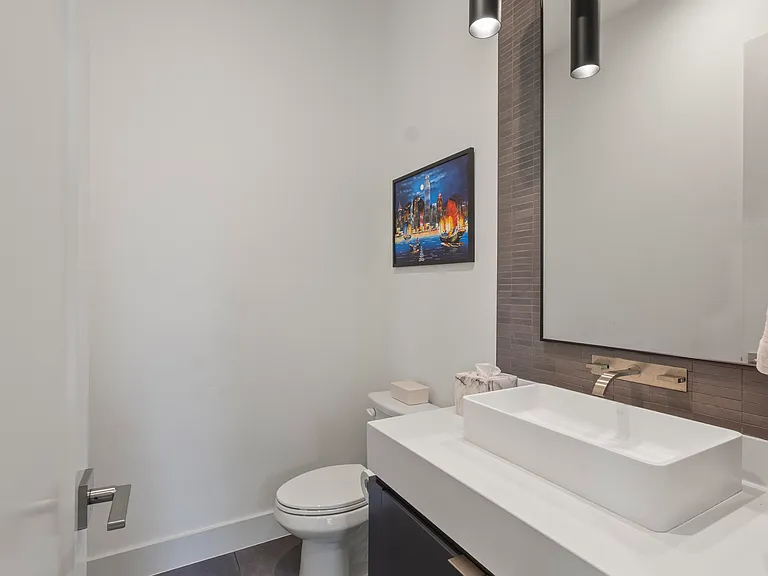 2335 Kirby St — Photo 23