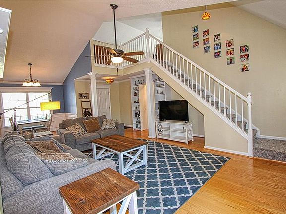 3rd image of 3885 Shenandoah Dr