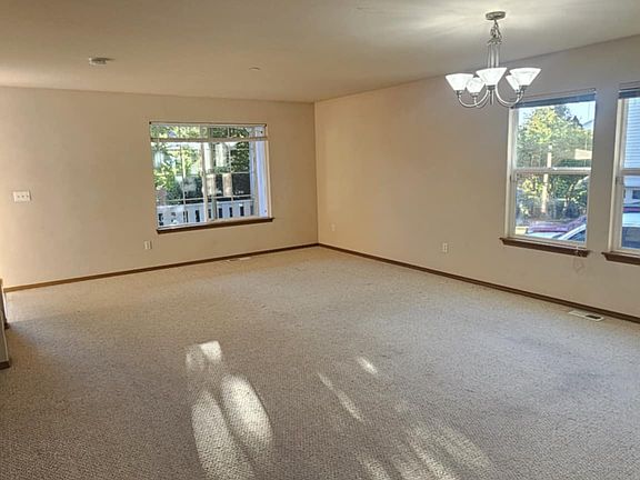 5th image of 1562 Packwood Ave