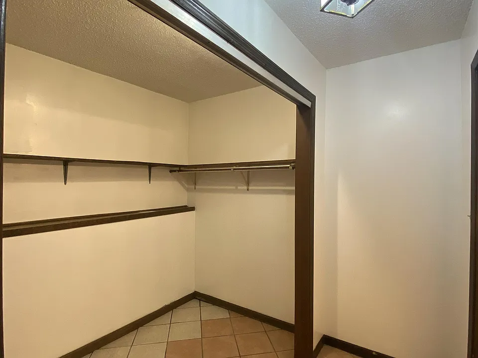425 W Lawrence Ave