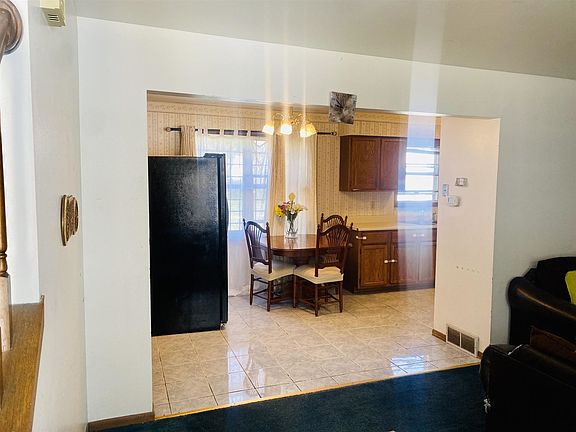 4th image of 4213 W Meinecke Ave
