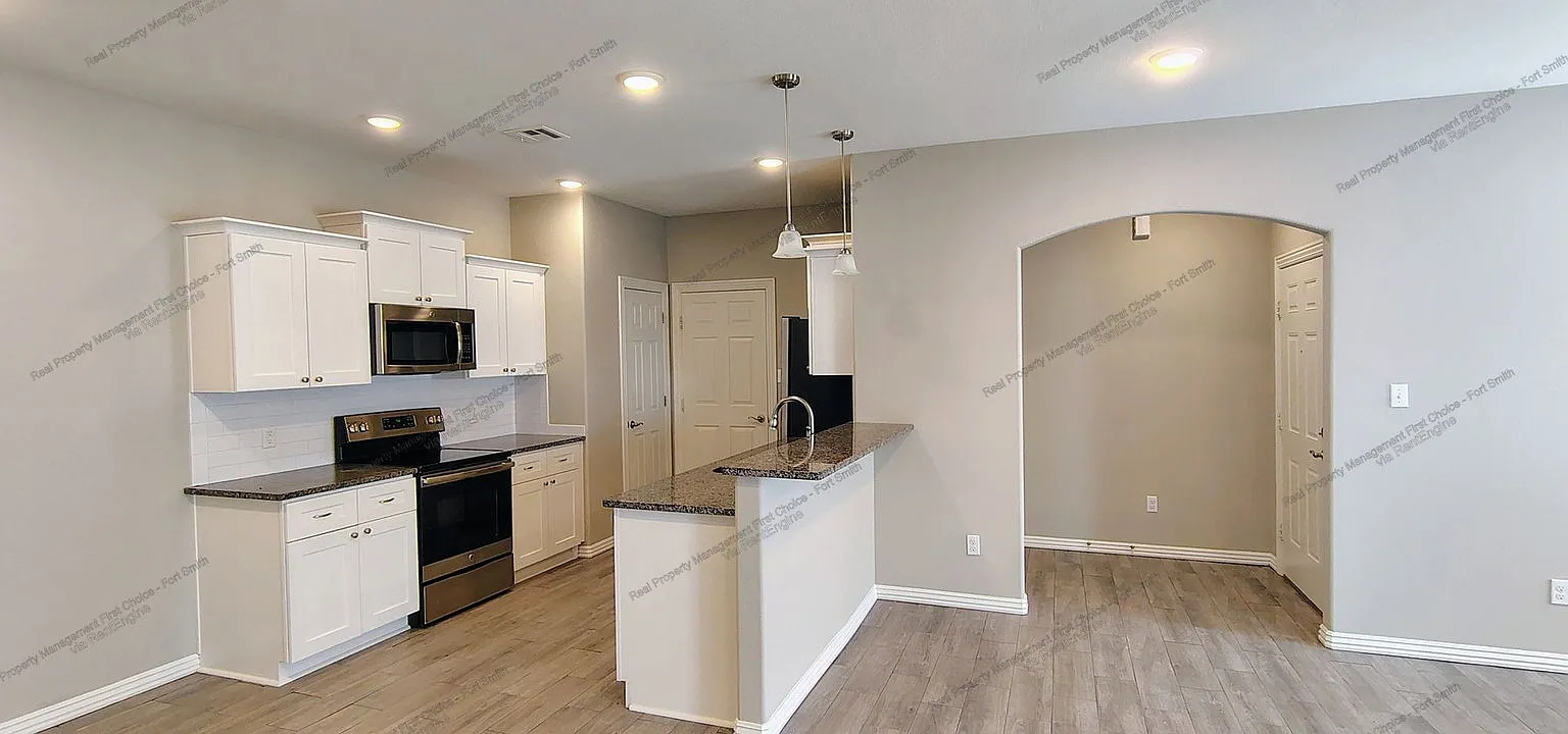 3 bed, 2.0 bath, 1400 sqft, $1,599 — Photo 4
