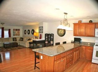 101 Terry Ln, Plainville, MA 02762