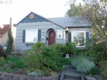 524 NE Lincoln St photo 1