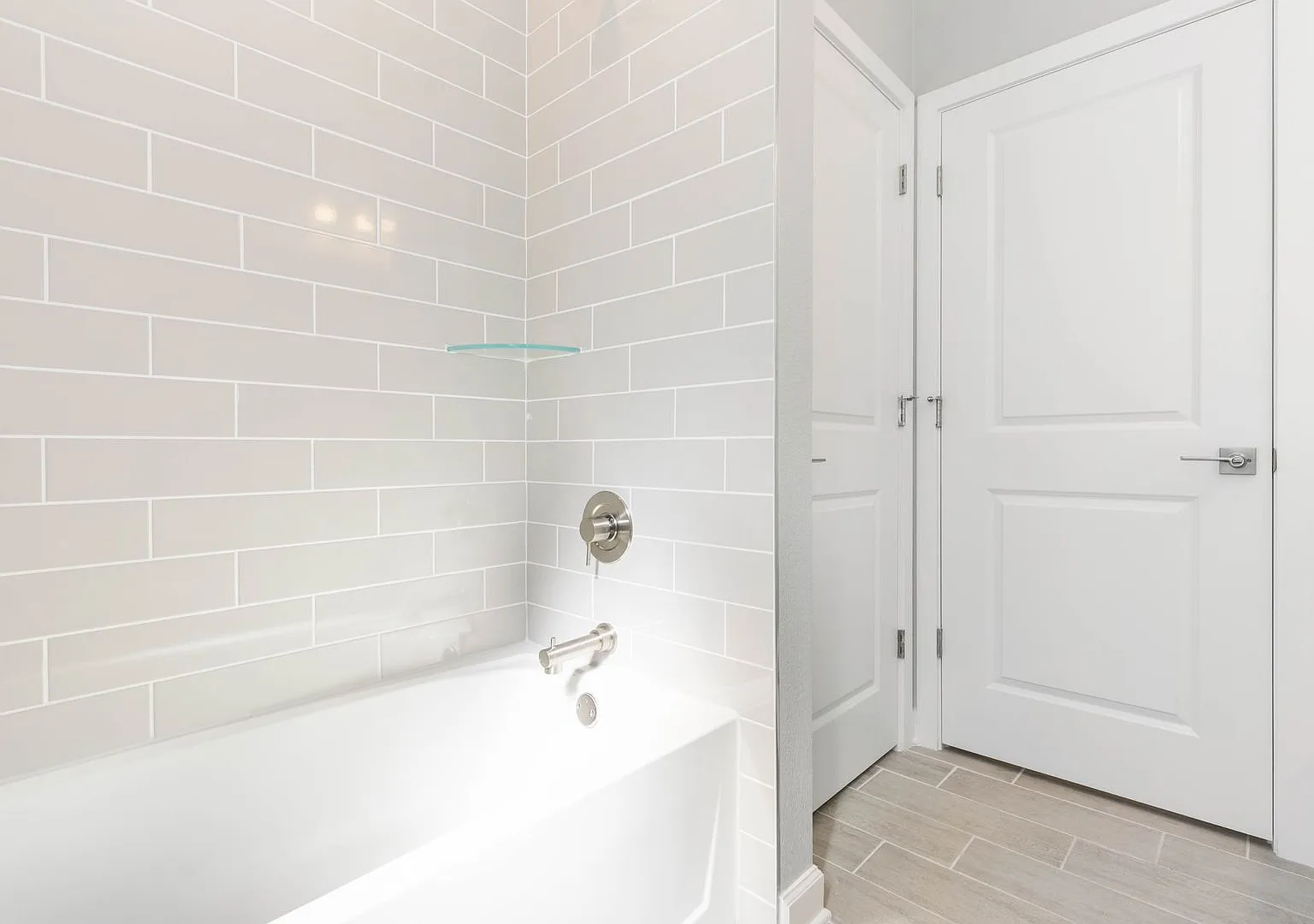 Modern North Port Home for Rent Privacy & Convenience — Photo 4