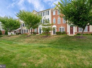 42797 Eggleston Ter, Chantilly, VA 20152