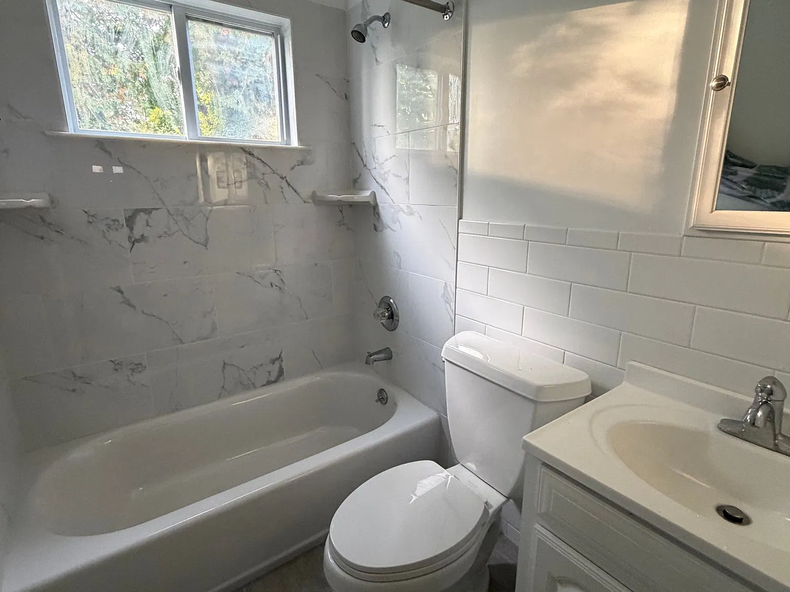 Spacious First Floor 2 Bedroom Duplex on cul de sac — Photo 3