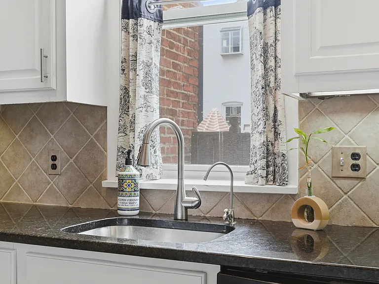 404 N Shields Ave — Photo 9