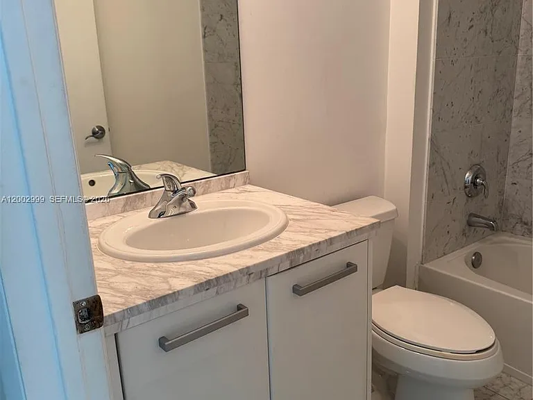 253 NE 2nd St #1108 — Photo 8