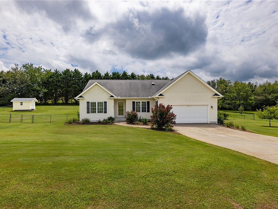 1st image of 209 Pebble Creek Dr