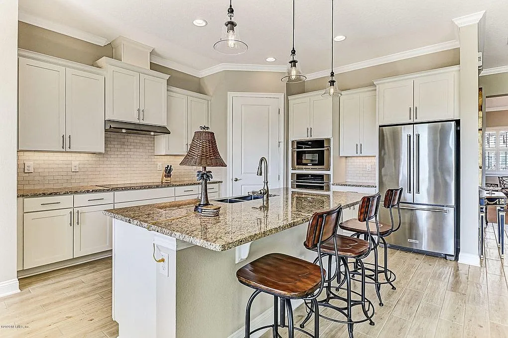 4 bed, 2664 sqft, $5,000 — Photo 3
