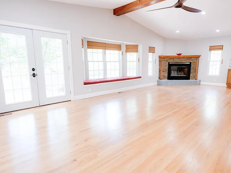327 Royal Village Dr — Photo 11