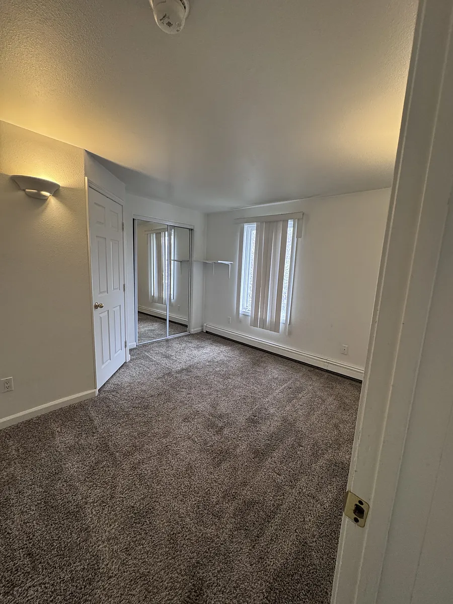 Building Photo - 1075 Eagle St #2
