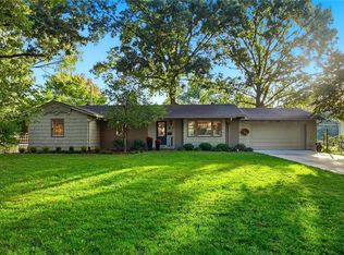 9815 Howe Dr, Overland Park, KS 66206