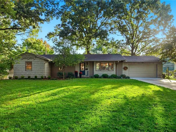 9815 Howe Dr, Overland Park, KS 66206