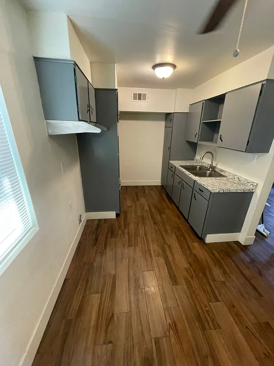 Building Photo - 910 Mount Vernon Ave #6