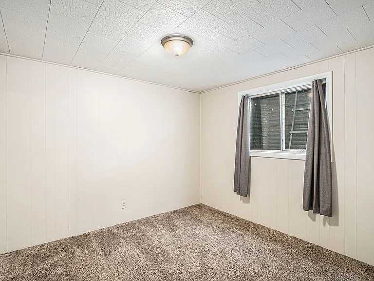 906 Mansfield Dr — Photo 12