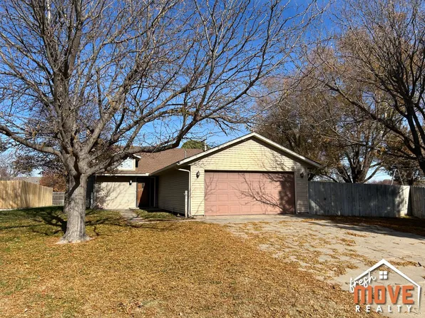 112 E Shoshone St, Satanta, KS 67870