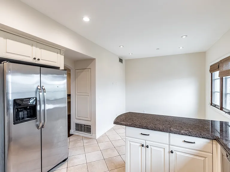 10707 W Missouri Ave #301 — Photo 9