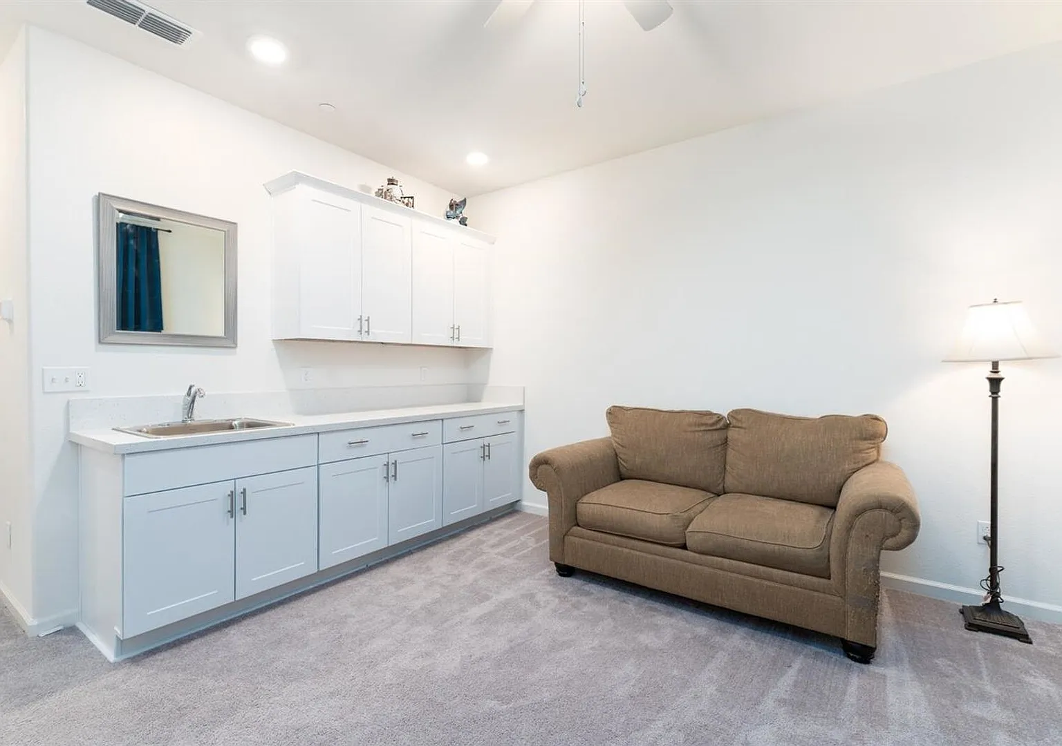 934 S Filbert Ave — Photo 2