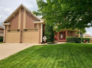330 SW Albatross Ct, Lees Summit, MO 64082