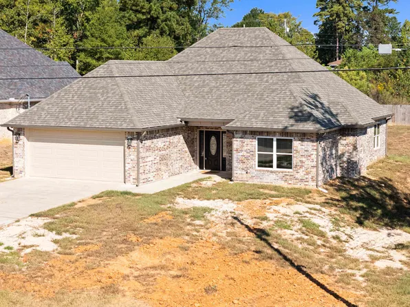 555 Spokane St, Gladewater, TX 75647