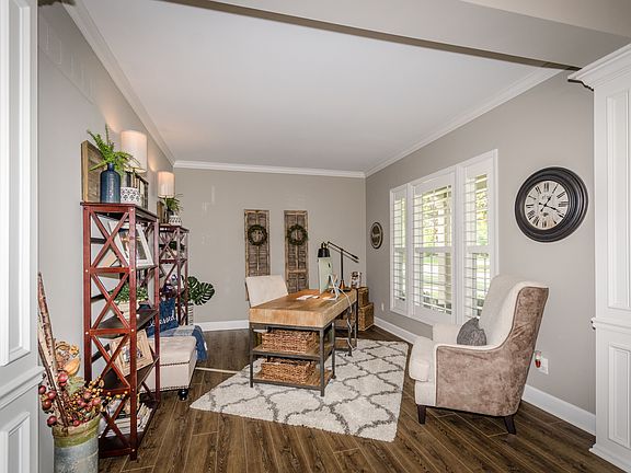 5th image of 10470 Saddlestone Dr