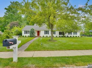 16 Heather Ct, Berkeley Heights, NJ 07922