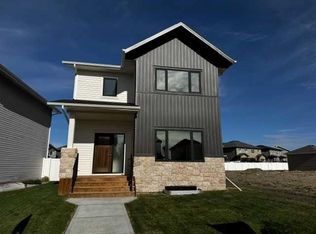 36 SW Memorial Pkwy, Rural Red Deer County, AB T4E3B7