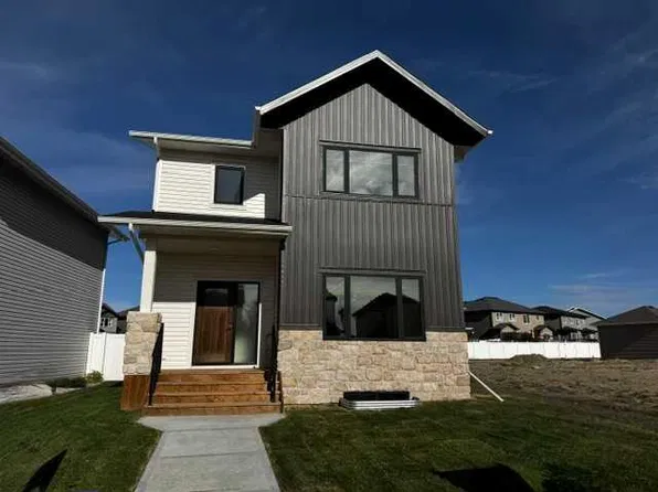 36 SW Memorial Pkwy, Rural Red Deer County, AB T4E 3B7