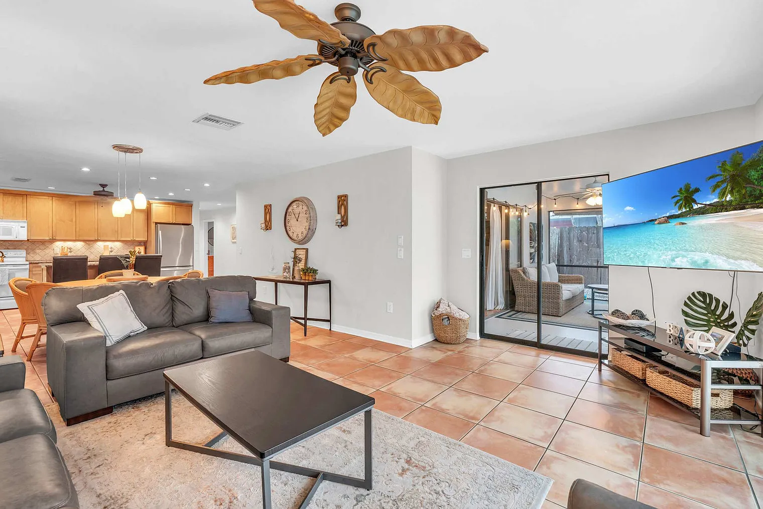 3 bed, 2.0 bath, 1442 sqft, $4,617 — Photo 2