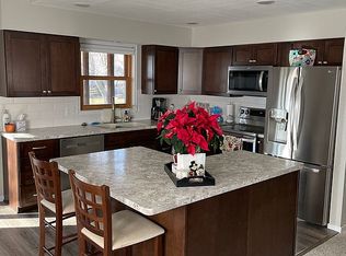 713 14th St, Kalona, IA 52247