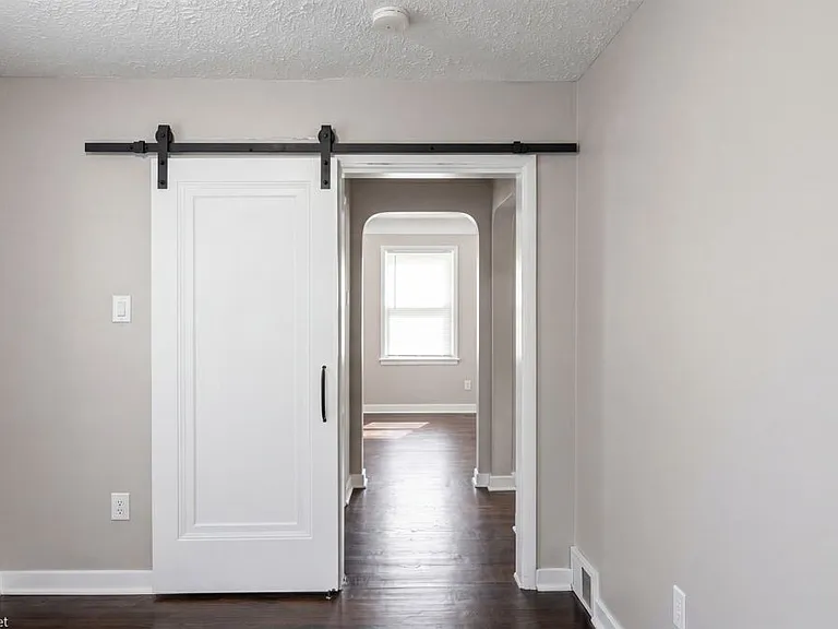 7256 Prospect Ave — Photo 13