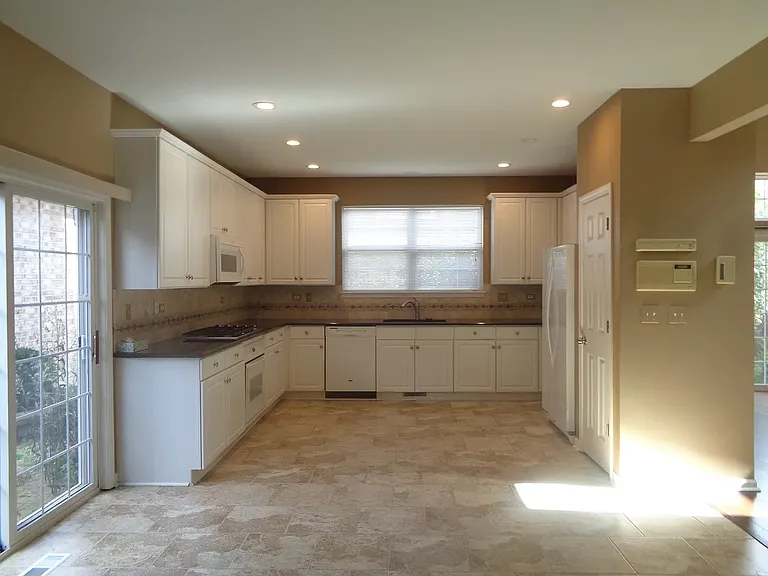 1617 Astor Ave — Photo 8