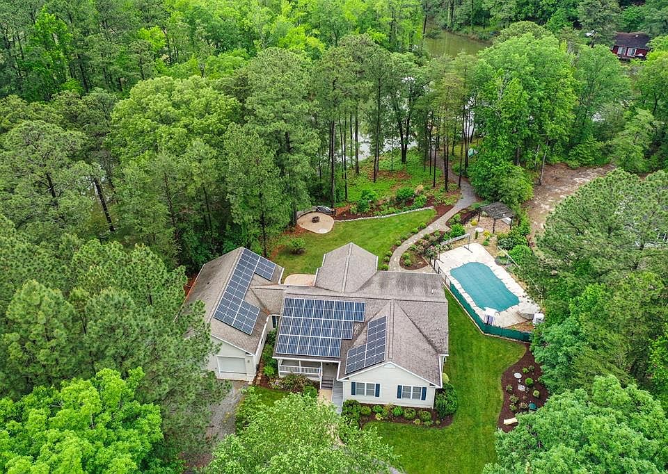 1st image of 586 Kingscote Dr